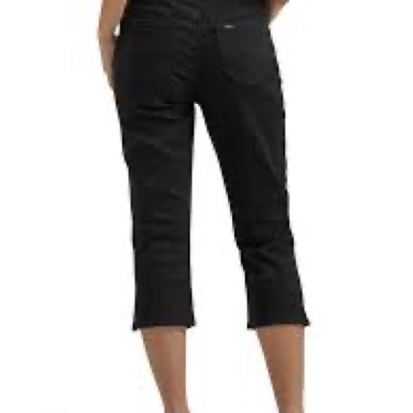 NWOT new Lee Womens Relaxed Fit Mid Rise Size crop black Sz Medium - Picture 3 of 12